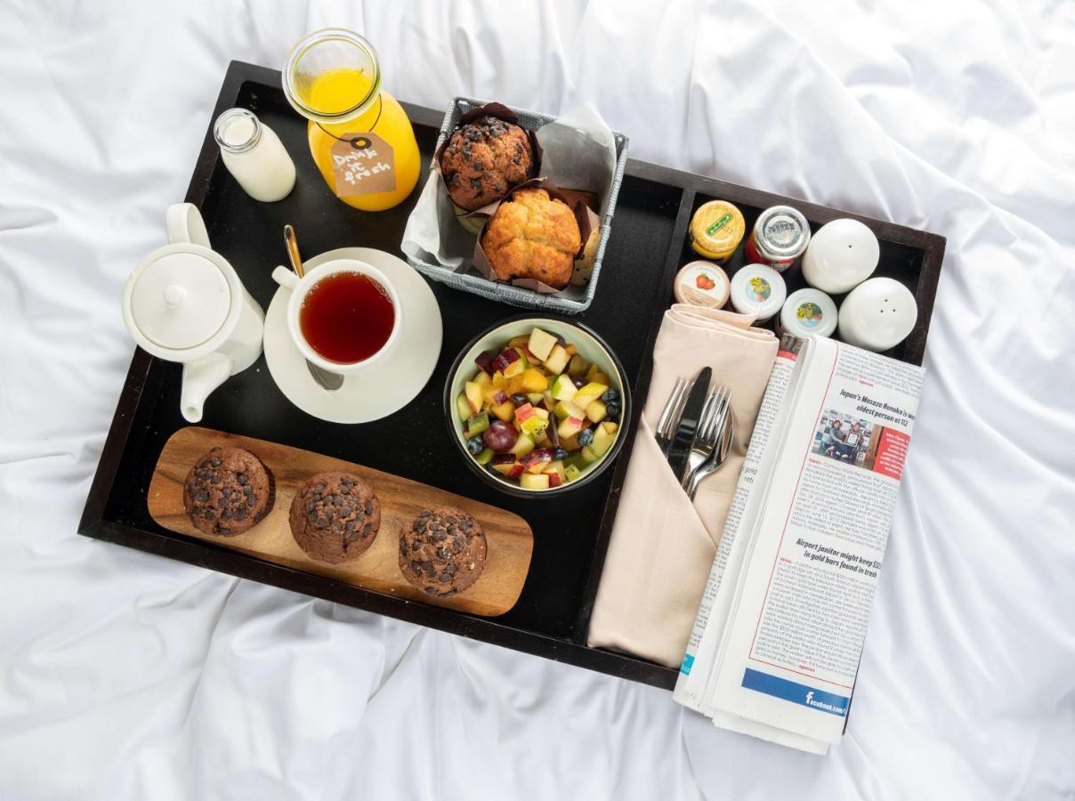 Radisson Blu Hotel, Jeddah Corniche Exteriér fotografie Room service tray