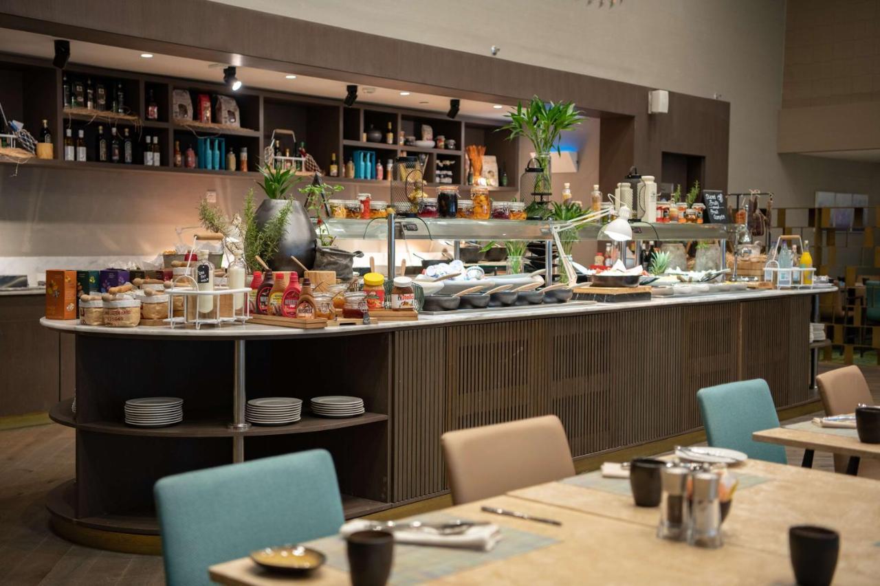 Radisson Blu Hotel, Jeddah Corniche Exteriér fotografie The buffet at the lounge